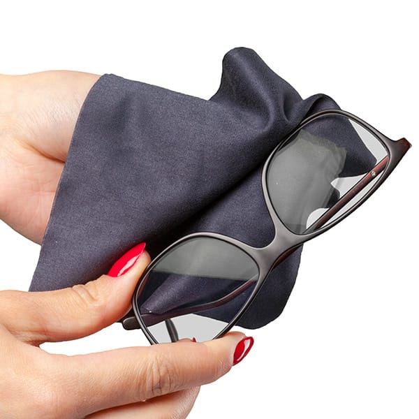 optique-moitzheim-luxembourg-comment-nettoyer-lunettes-conseils-opticien-chiffon-microfibre