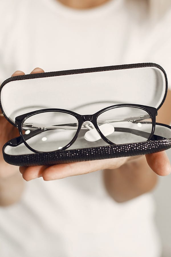 optique-moitzheim-luxembourg-comment-nettoyer-lunettes-conseils-opticien-etui-rigide
